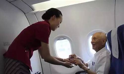 75岁老人可以买飞机票吗(老人坐飞机怎么申请无人陪伴)_https://www.rzcpcj.com_天猫运营_第1张